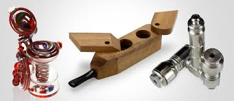 Pipas de vidrio, pipas de madera y pipas de metal: ¿Cuál es la diferencia?