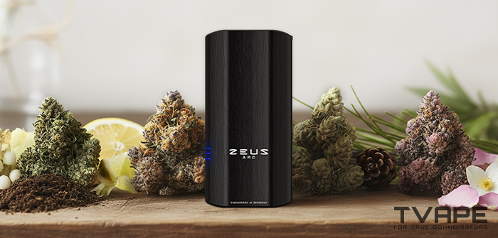 El vaporizador de hierbas secas Zeus Arc S2 se encuentra junto a diversas variedades de cannabis.