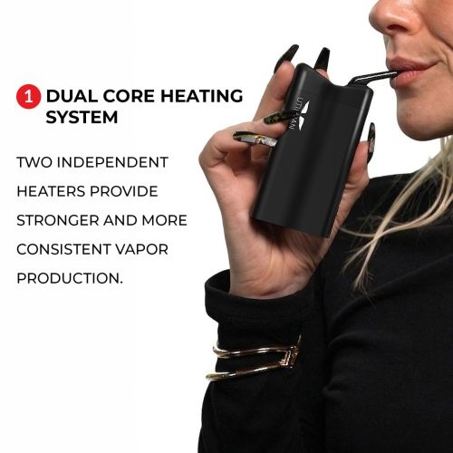 Mujer usando el vaporizador Utillian 850 con el sistema de calefacción de doble núcleo resaltado – dos calentadores independientes para una producción de vapor más fuerte y más consistente