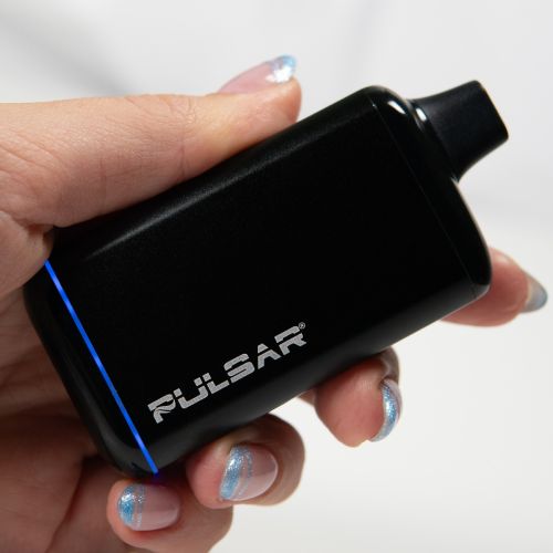 Vaporizador de cartucho Pulsar 510 DL 2.0 Pro en la mano