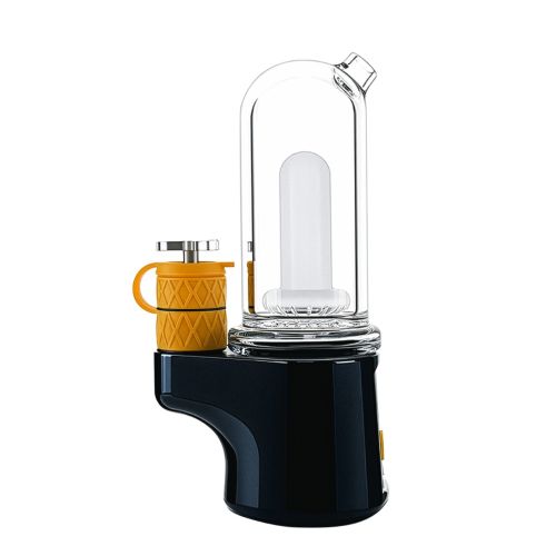 Vista frontal en ángulo del Bomb Sykloud E Rig negro, con su tapa de cristal transparente y su distintiva cámara de calentamiento de color naranja, sobre un fondo blanco.
