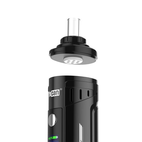 Vaporizador Yocan Hit 2: primer plano de la boquilla magnética que se está retirando de la base del vaporizador.