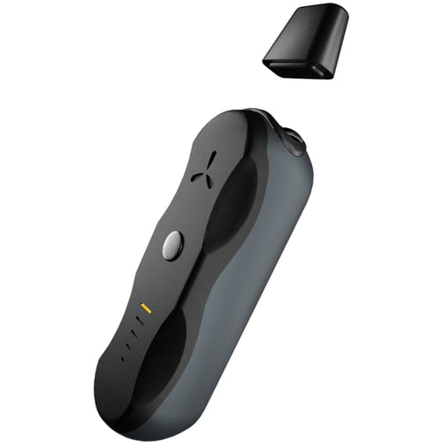 AirVape XS Go con la boquilla retirada, zona de carga y conexión magnética a la vista.