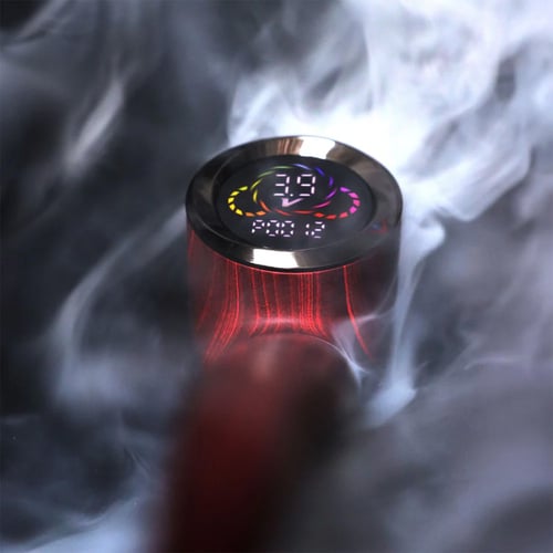 Primer plano de la pantalla digital del Pulsar 510 DL Wizard Pipe con un colorido anillo de temperatura rodeado de vapor.