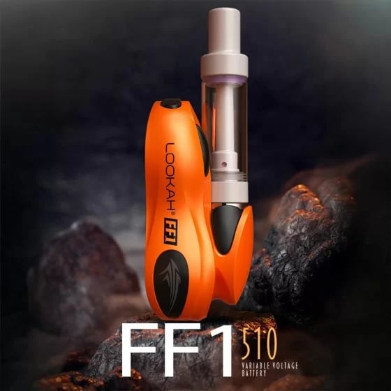 Batería de vape Lookah FF1 510 thread naranja vibrante con cartucho transparente sobre fondo volcánico oscuro, texto de marca y modelo.