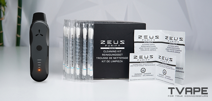 El vaporizador AirVape XS Go se muestra junto con el kit de limpieza Zeus Purify.