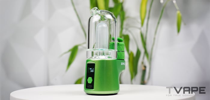 Bomb Magloud E Rig - Lime. E Rig se coloca sobre la mesa sobre un fondo blanco.