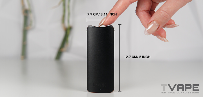 Batería DaVinci Artiq 510 Thread sobre la mesa para medir su portabilidad