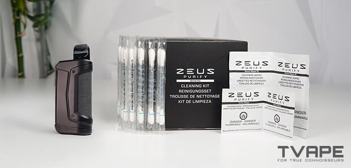 El vaporizador Ooze Duplex 2 Concentrate se muestra con los accesorios de limpieza Zeus Purify.