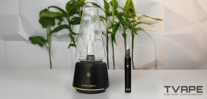La vapor cup Tronian Omegatron 2 junto a la herramienta para dab calefactada Utillian Hot Wax Axe.