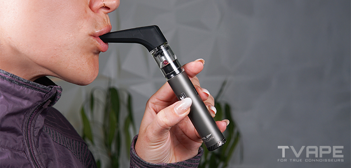 Utillian 6 Dab Pen en una boca a punto de ser usado